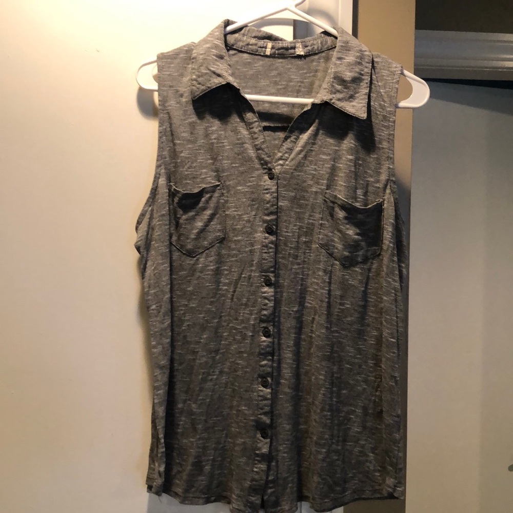 Gray sleeveless shirt